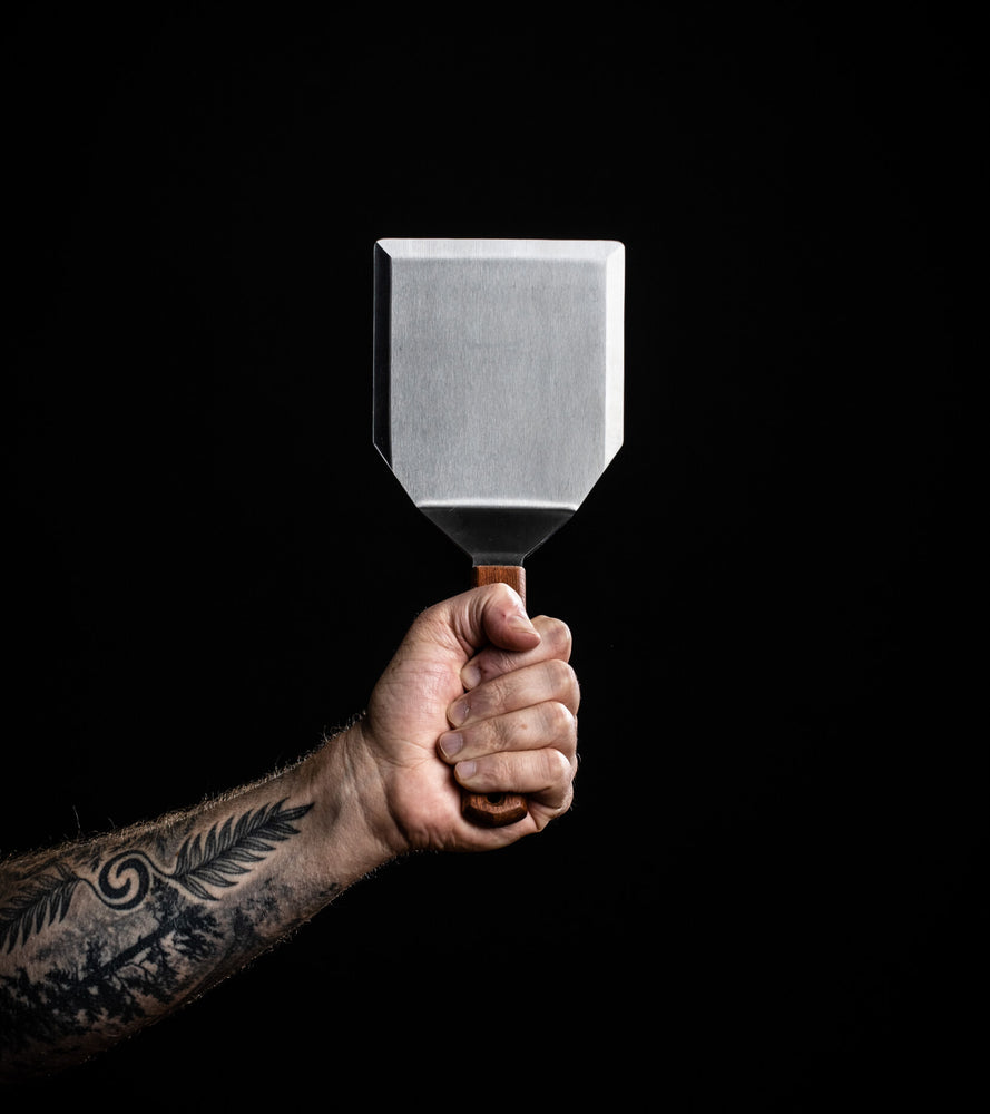 What Makes a Spatula Ideal for Smash Burgers: Top Traits